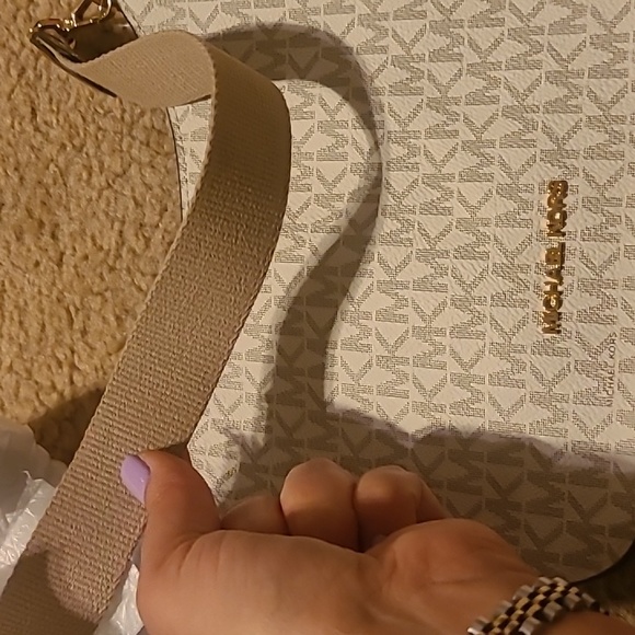 Michael Kors cross body - Picture 5 of 10